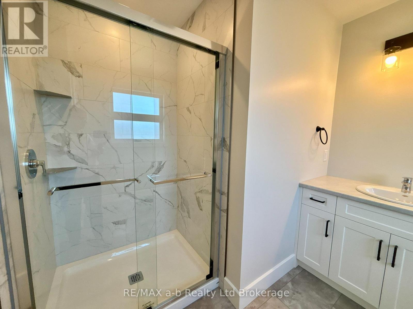 41 Cash Crescent, Ingersoll, Ontario  N5C 0E2 - Photo 12 - X12485818