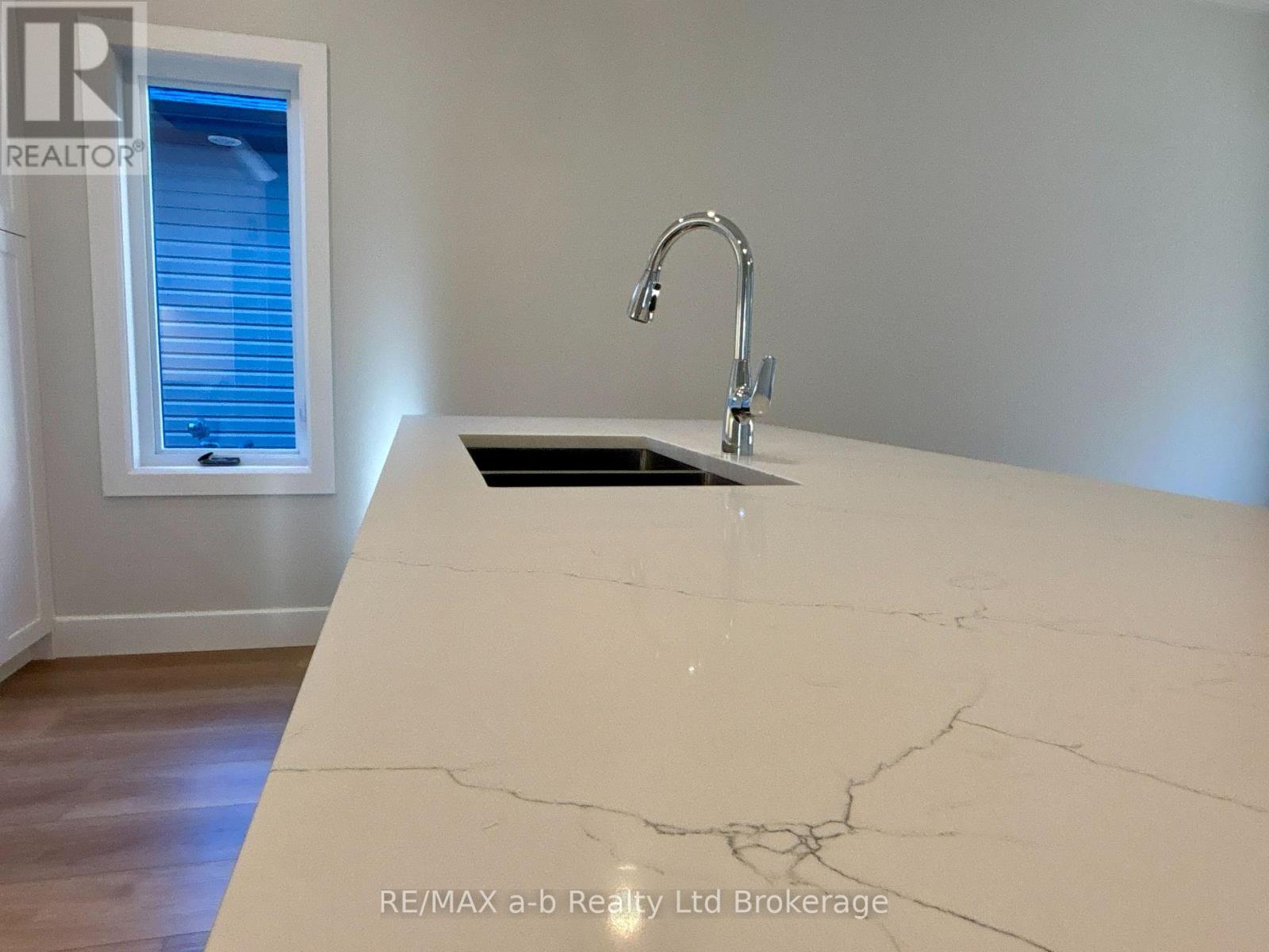 41 Cash Crescent, Ingersoll, Ontario  N5C 0E2 - Photo 5 - X12485818