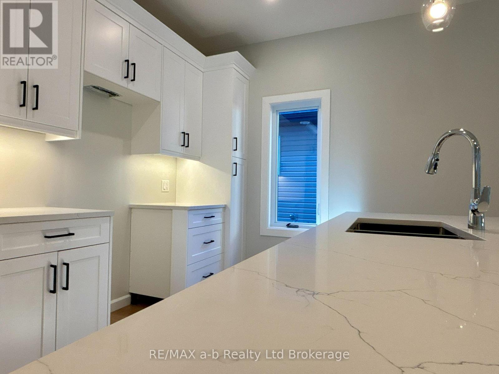 41 Cash Crescent, Ingersoll, Ontario  N5C 0E2 - Photo 6 - X12485818