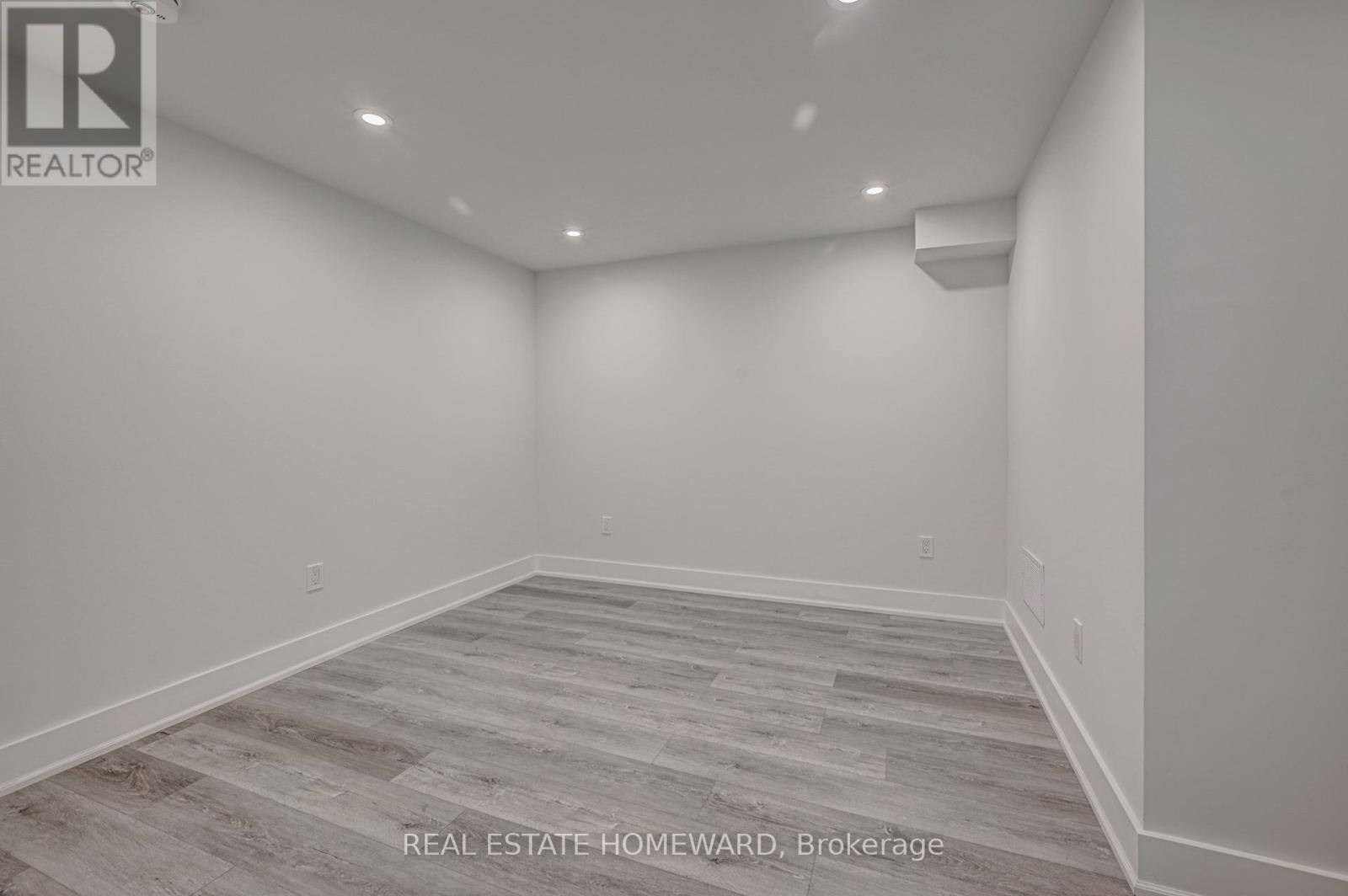 B - 40 Dewhurst Boulevard, Toronto, Ontario  M4J 3H9 - Photo 19 - E12485639