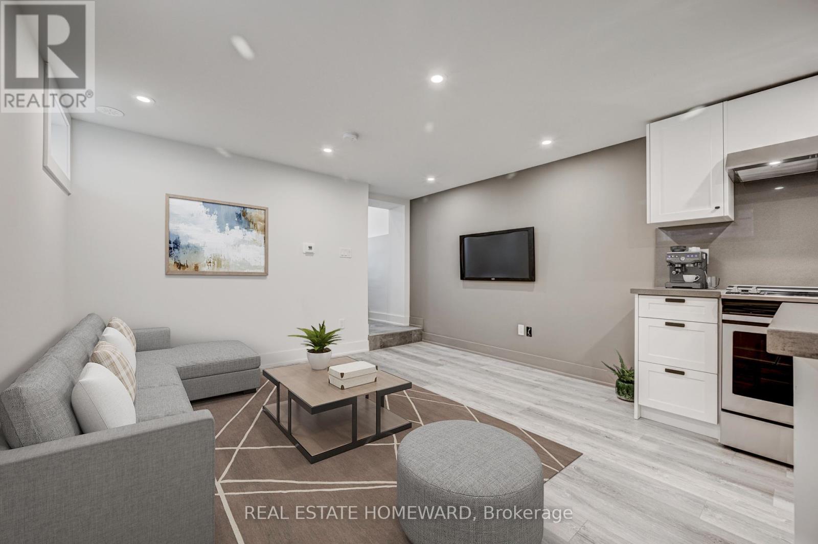 B - 40 Dewhurst Boulevard, Toronto, Ontario  M4J 3H9 - Photo 5 - E12485639