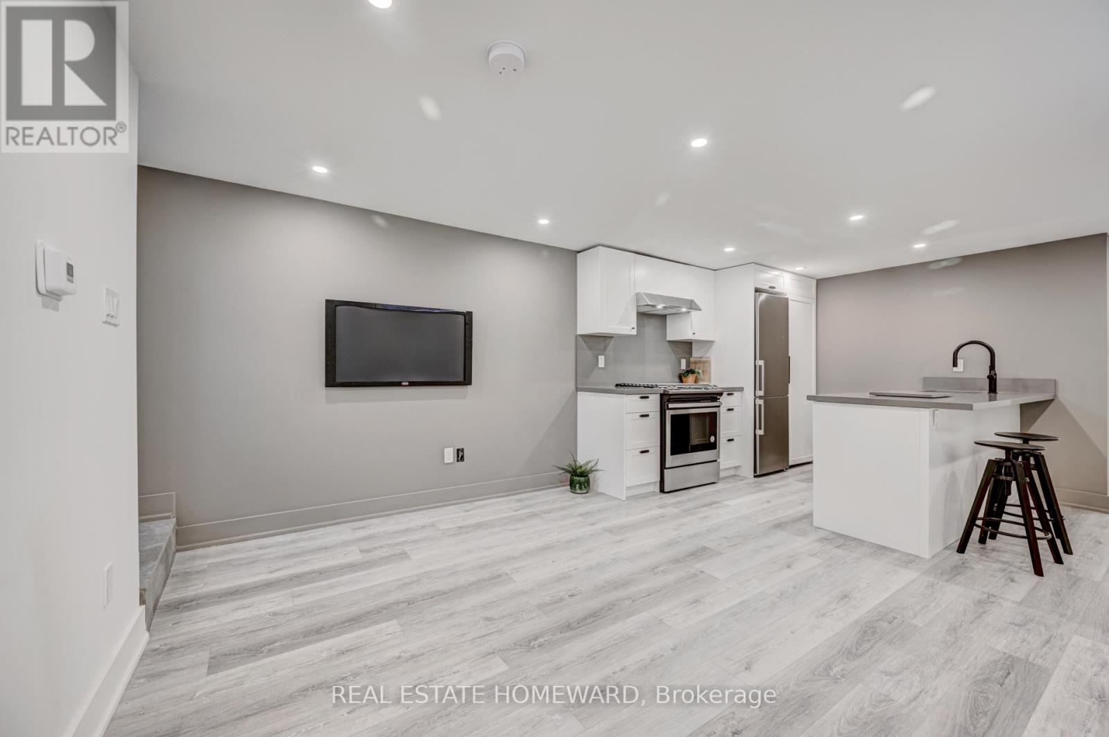 B - 40 Dewhurst Boulevard, Toronto, Ontario  M4J 3H9 - Photo 8 - E12485639