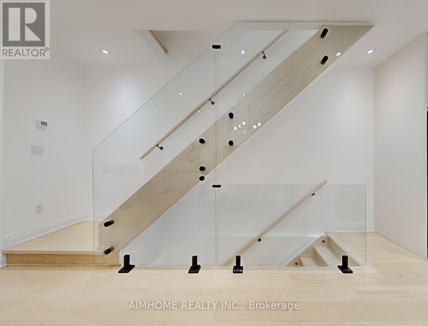 38 Sparkhall Avenue, Toronto, Ontario  M4K 1G5 - Photo 15 - E12485661