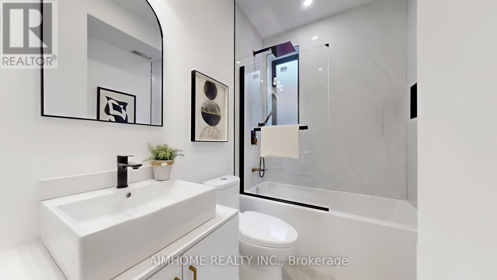 38 Sparkhall Avenue, Toronto, Ontario  M4K 1G5 - Photo 21 - E12485661