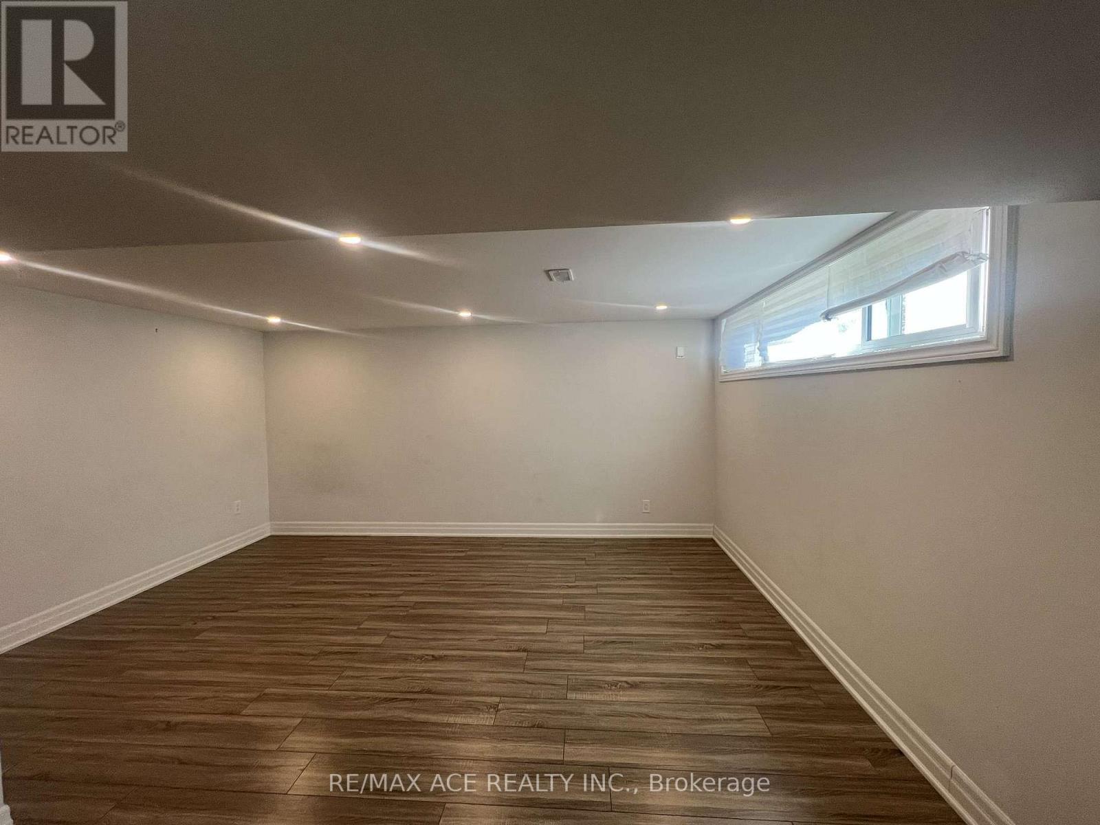 Bsmt - 21 Ada Crescent, Toronto, Ontario  M1P 4A9 - Photo 6 - E12485676