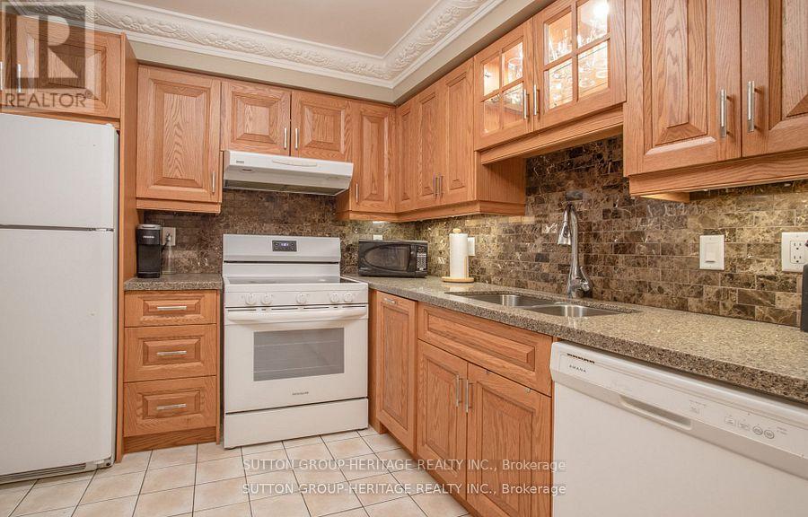 1415 - 1000 The Esplanade N, Pickering, Ontario  L1V 6V4 - Photo 10 - E12485689