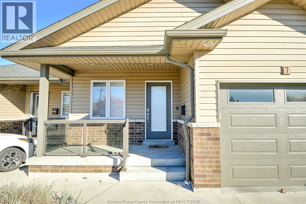7 Venetian, Amherstburg, Ontario  N9V 2Z9 - Photo 3 - 25027312