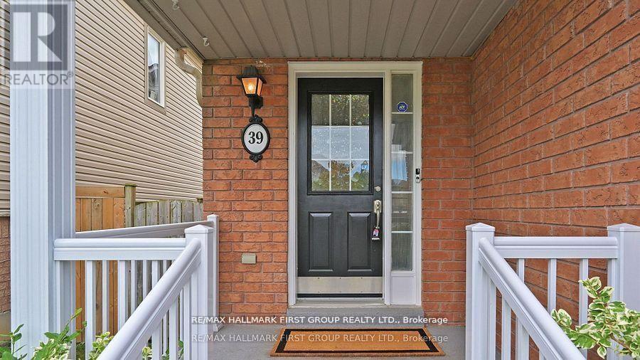 39 Robideau Place, Whitby, Ontario  L1R 3G6 - Photo 4 - E12485845