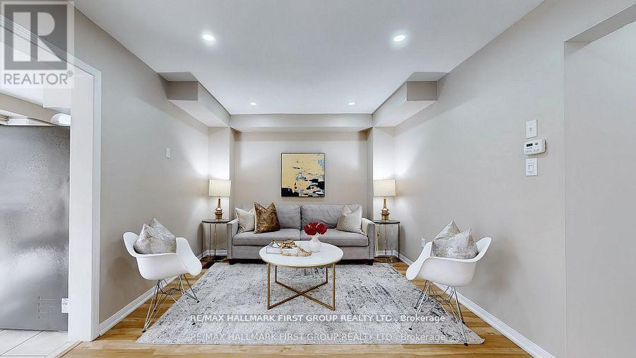 39 Robideau Place, Whitby, Ontario  L1R 3G6 - Photo 5 - E12485845