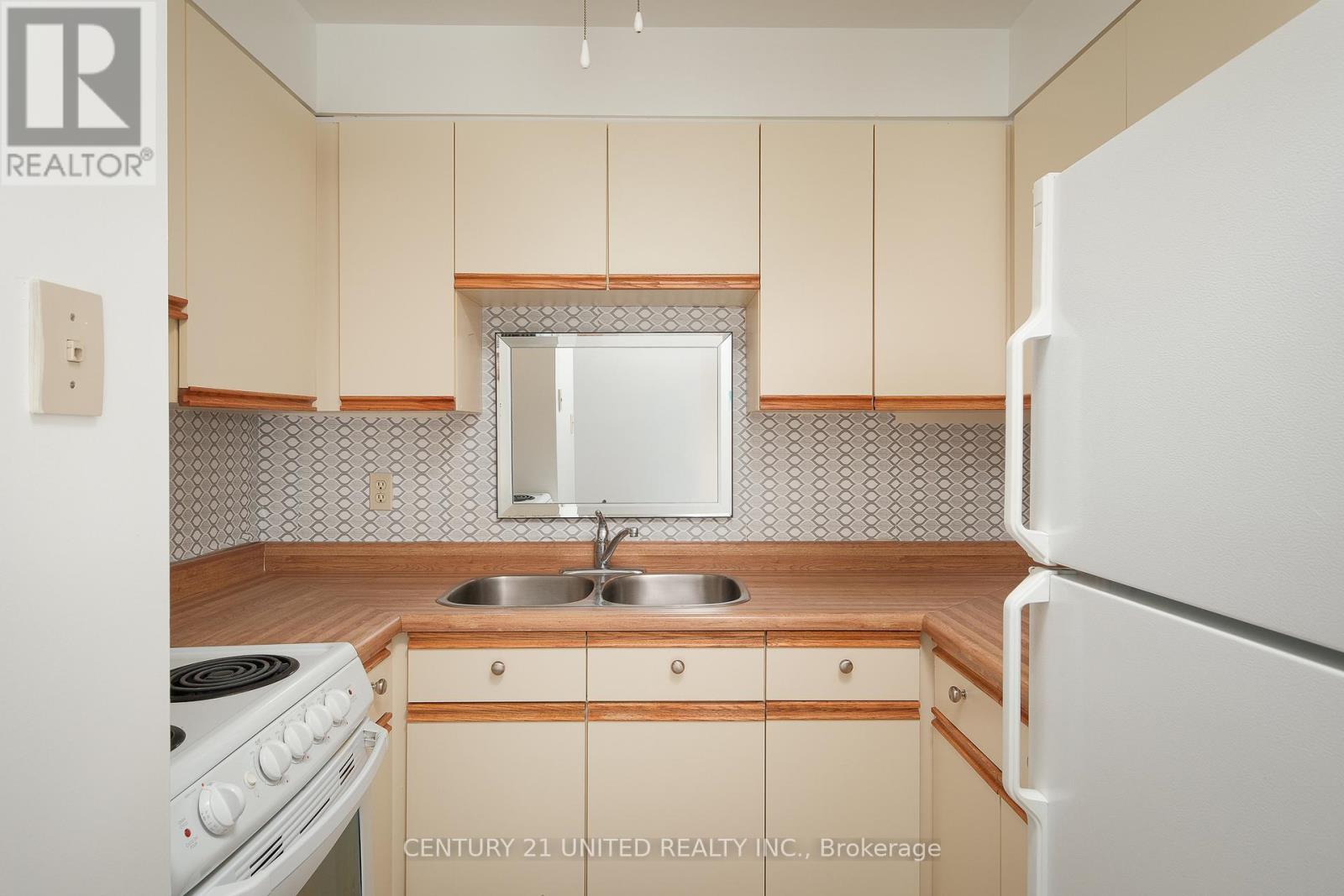 222 - 921 Armour Road, Peterborough (Ashburnham Ward 4), Ontario  K9H 7K5 - Photo 8 - X12485804