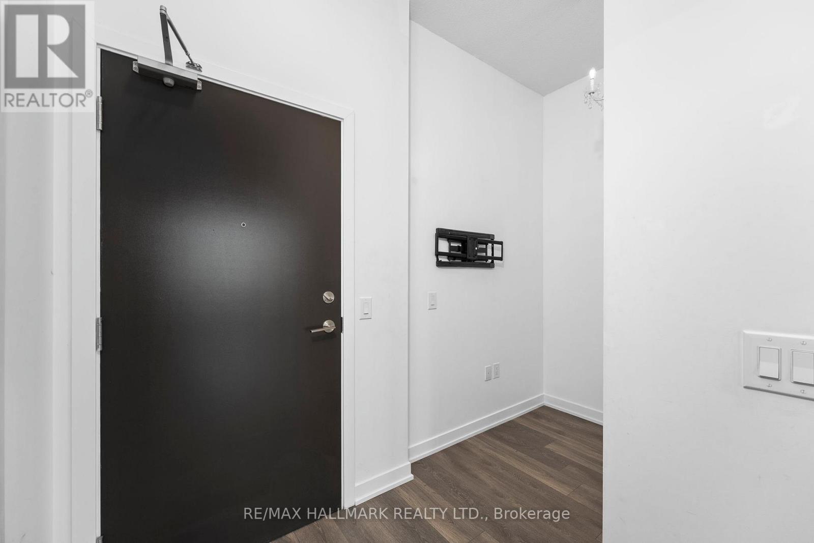 511 - 60 Honeycrisp Crescent, Vaughan, Ontario  L4K 0N5 - Photo 3 - N12485632