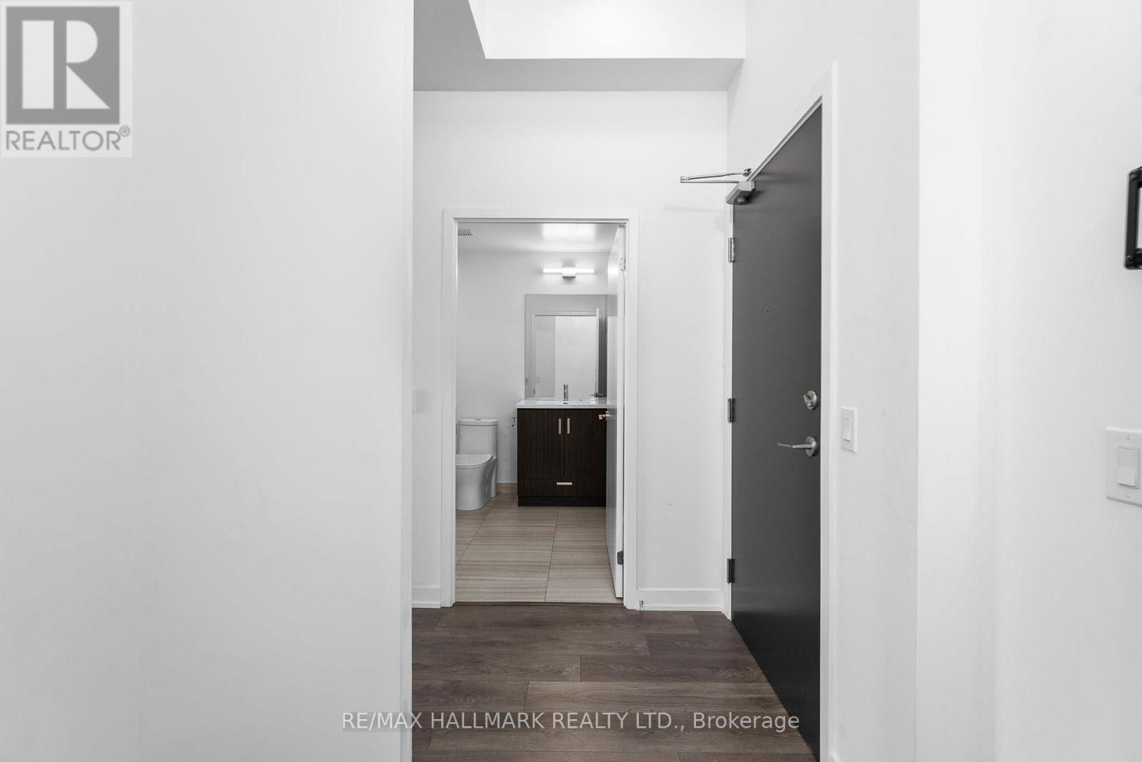 511 - 60 Honeycrisp Crescent, Vaughan, Ontario  L4K 0N5 - Photo 5 - N12485632