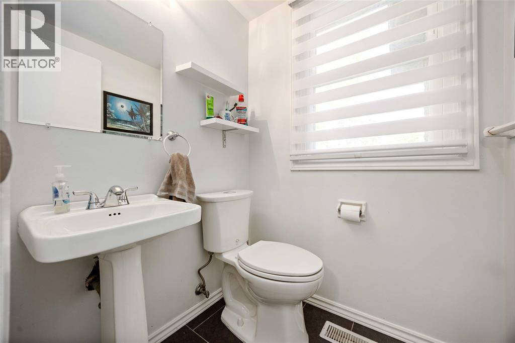 1104 Cathcart Boulevard, Sarnia, Ontario  N7S 2H5 - Photo 14 - 25027356