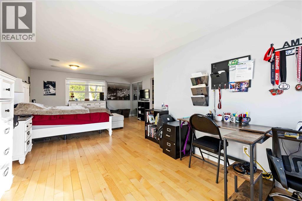 1104 Cathcart Boulevard, Sarnia, Ontario  N7S 2H5 - Photo 18 - 25027356