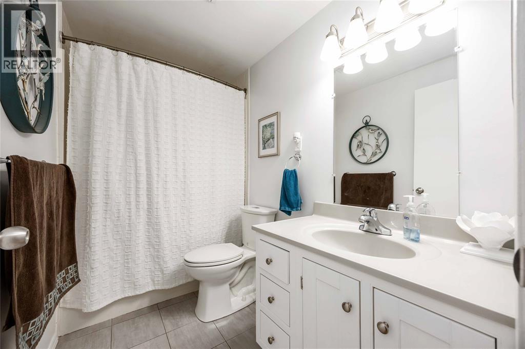 1104 Cathcart Boulevard, Sarnia, Ontario  N7S 2H5 - Photo 25 - 25027356