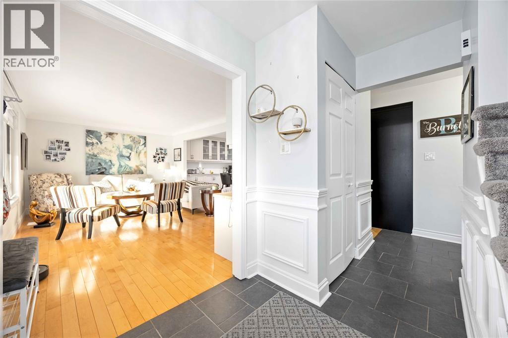 1104 Cathcart Boulevard, Sarnia, Ontario  N7S 2H5 - Photo 4 - 25027356