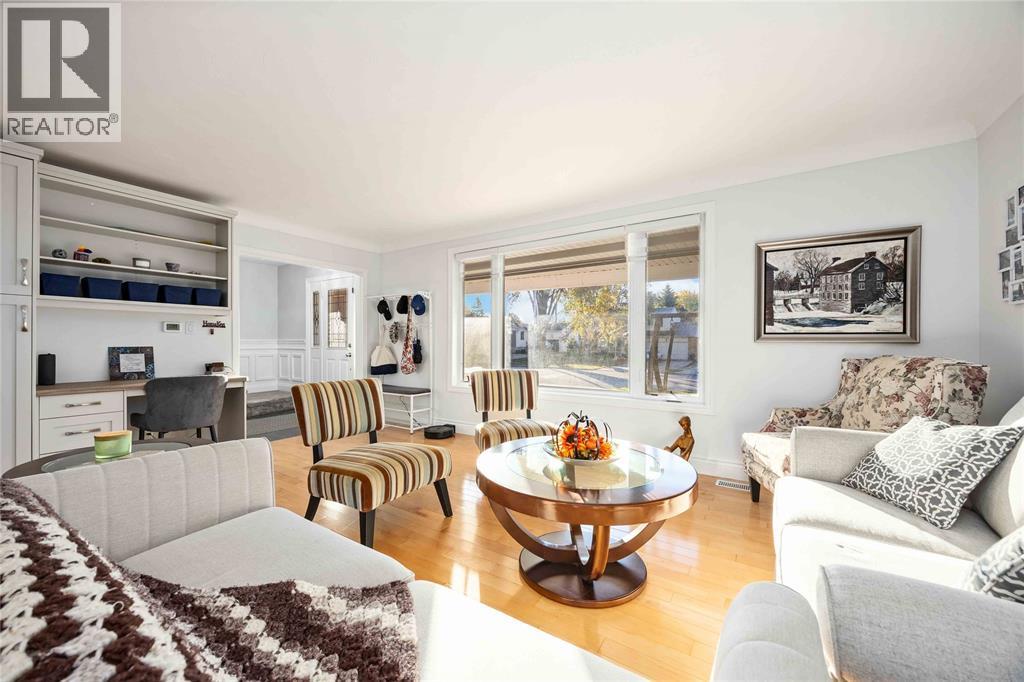 1104 Cathcart Boulevard, Sarnia, Ontario  N7S 2H5 - Photo 5 - 25027356