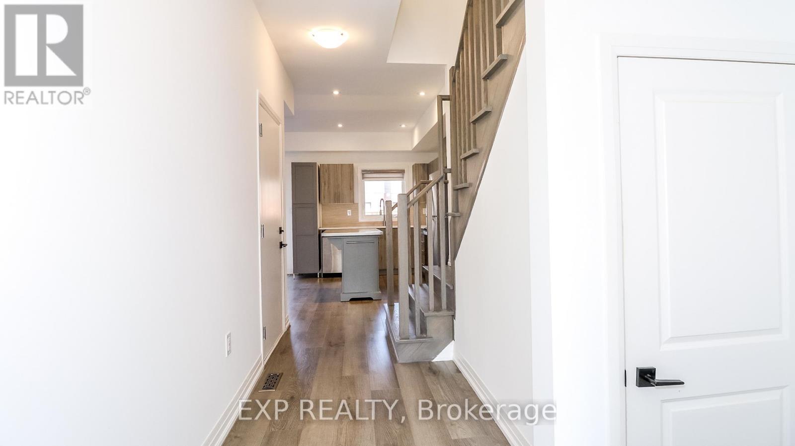 16 Haven Lane, Barrie (Painswick South), Ontario  L9J 0M4 - Photo 4 - S12485720