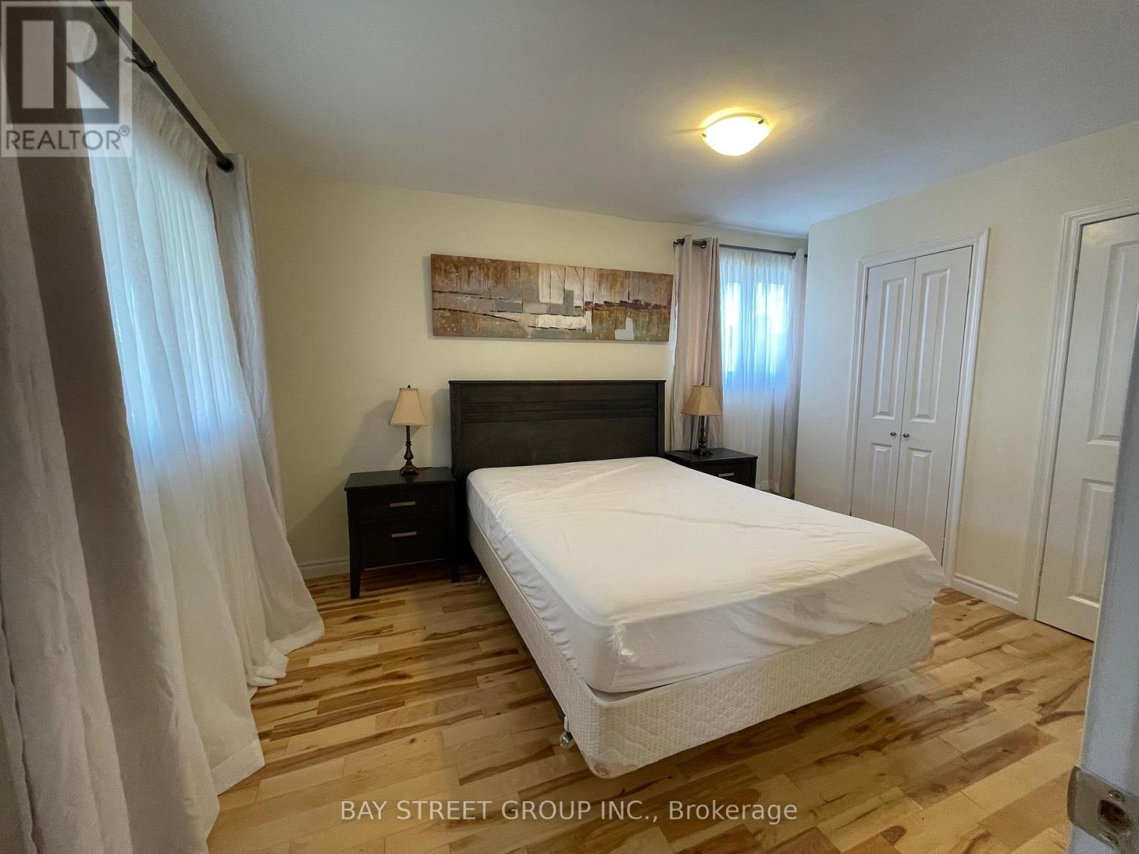 5720 Peer Street, Niagara Falls, Ontario  L2G 1X1 - Photo 8 - X12443847