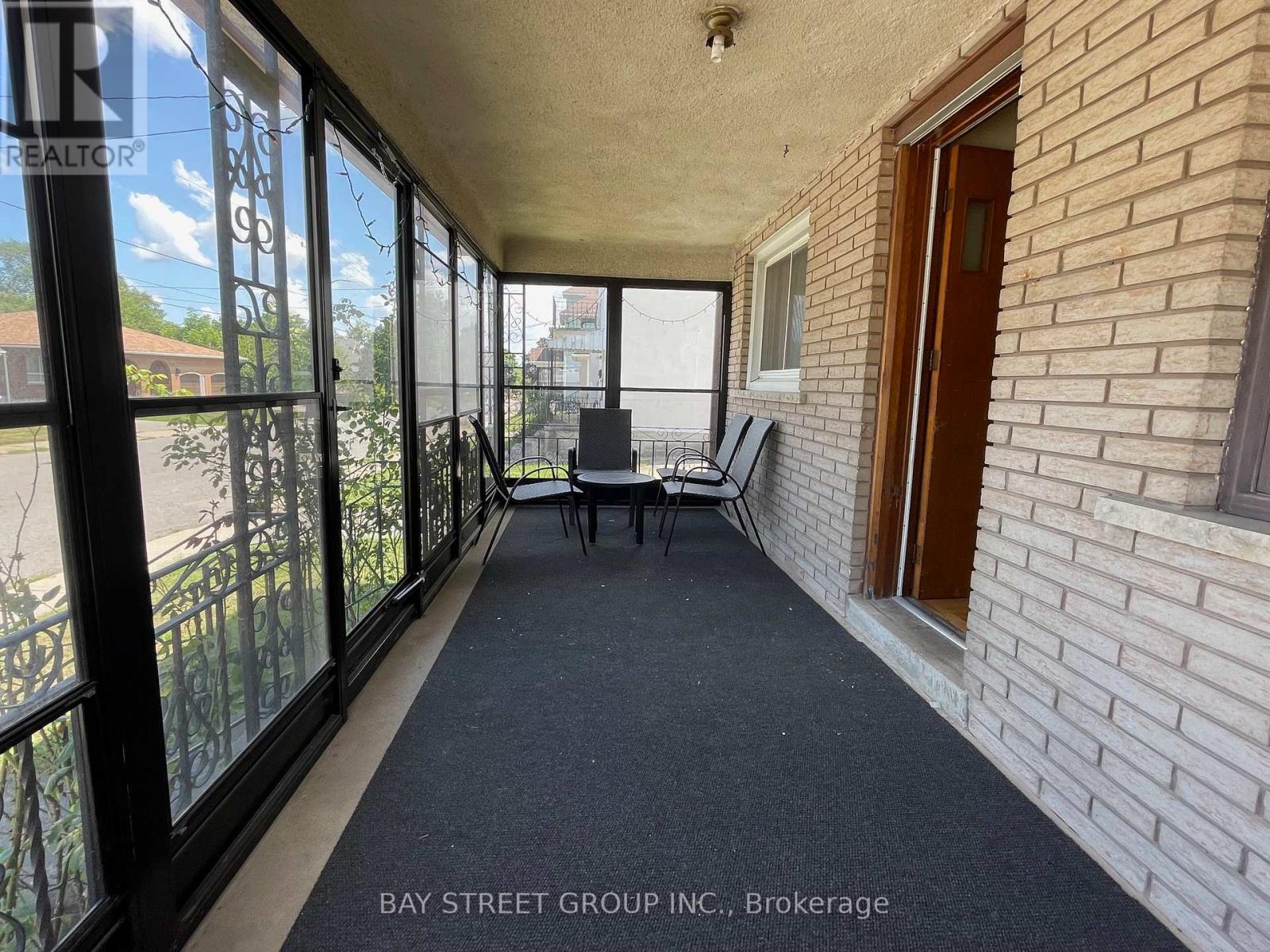 5720 Peer Street, Niagara Falls, Ontario  L2G 1X1 - Photo 9 - X12443847