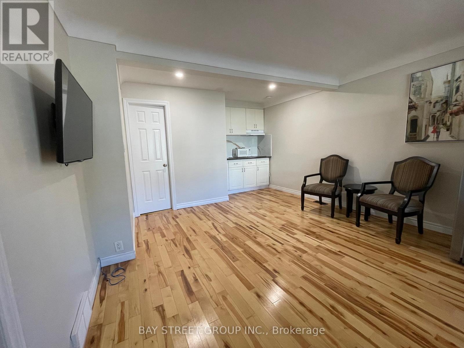 5720 Peer Street, Niagara Falls, Ontario  L2G 1X1 - Photo 2 - X12443847