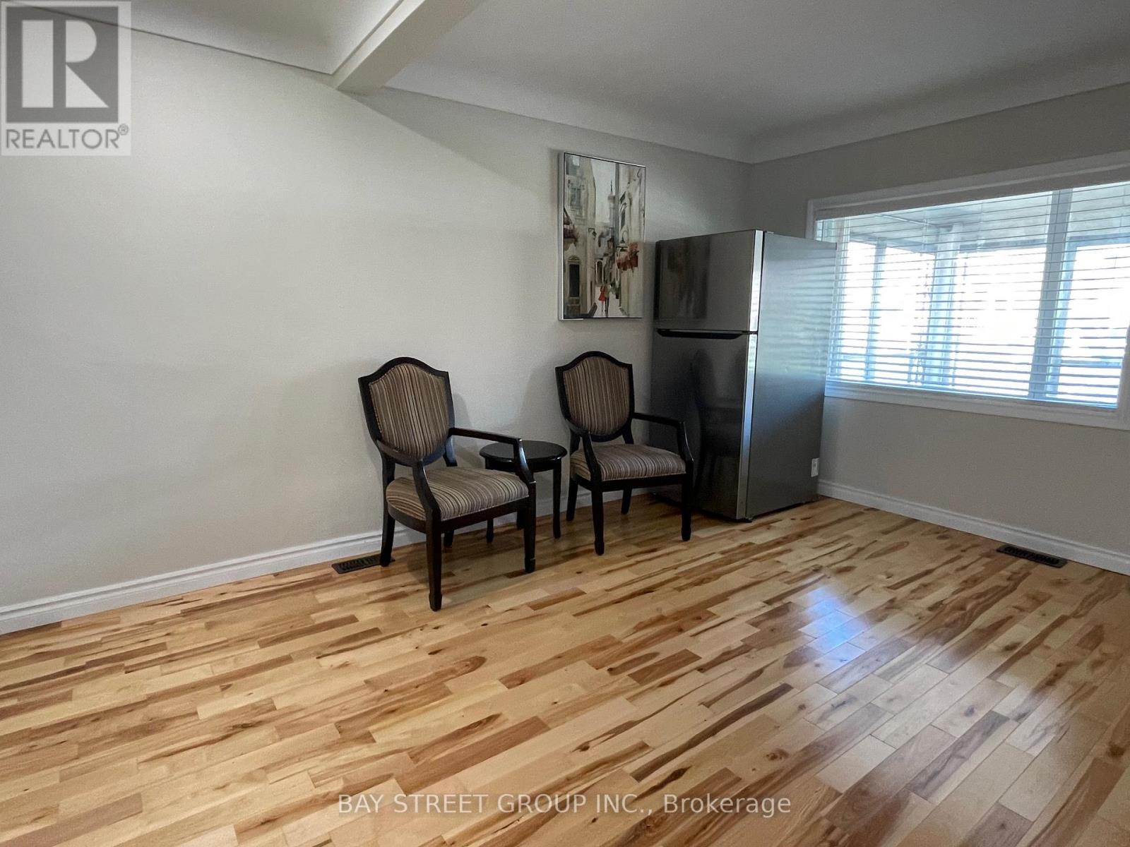 5720 Peer Street, Niagara Falls, Ontario  L2G 1X1 - Photo 4 - X12443847