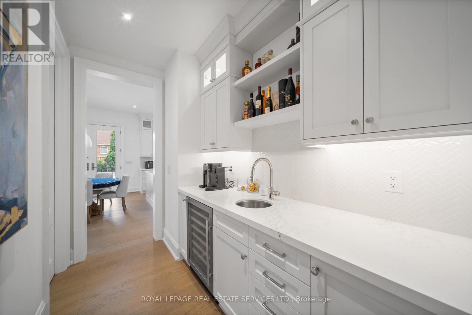 8 Graywood Drive, Toronto, Ontario  M9A 1P6 - Photo 7 - W12485635