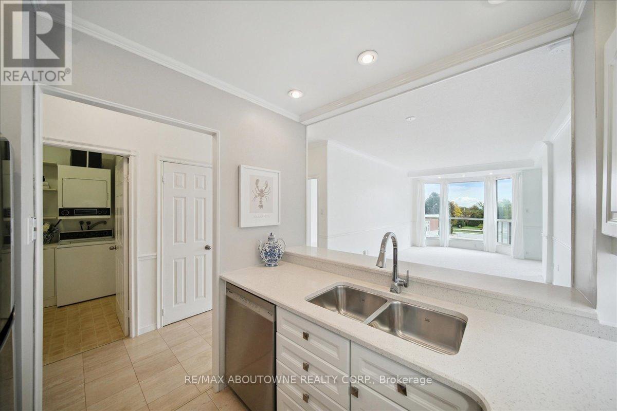 314 - 2511 Lakeshore Road W, Oakville, Ontario  L6L 6L9 - Photo 11 - W12485643