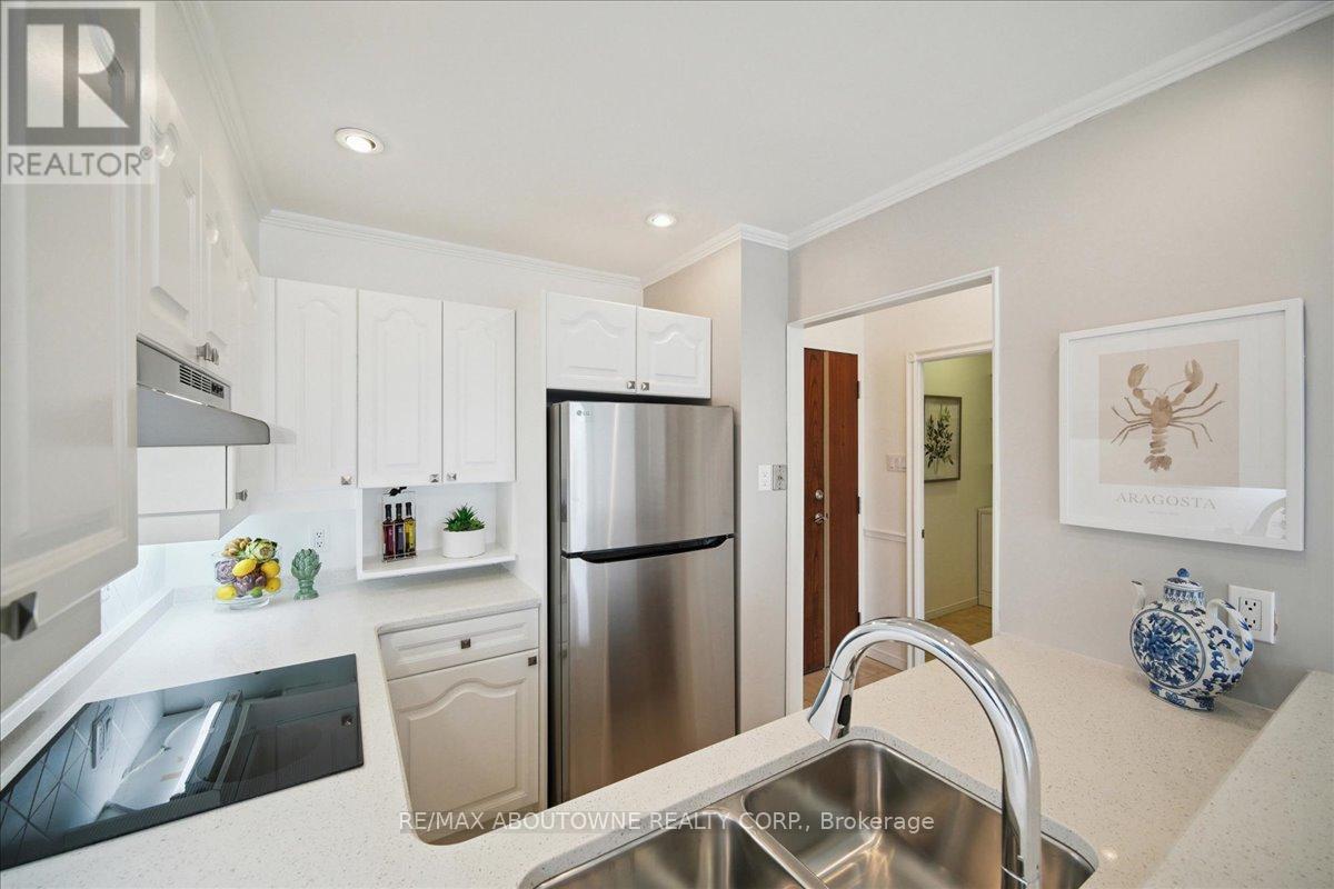 314 - 2511 Lakeshore Road W, Oakville, Ontario  L6L 6L9 - Photo 13 - W12485643