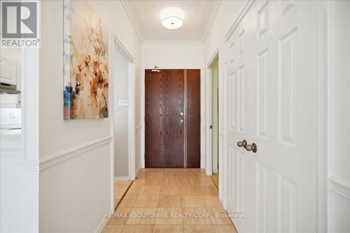 314 - 2511 Lakeshore Road W, Oakville, Ontario  L6L 6L9 - Photo 7 - W12485643