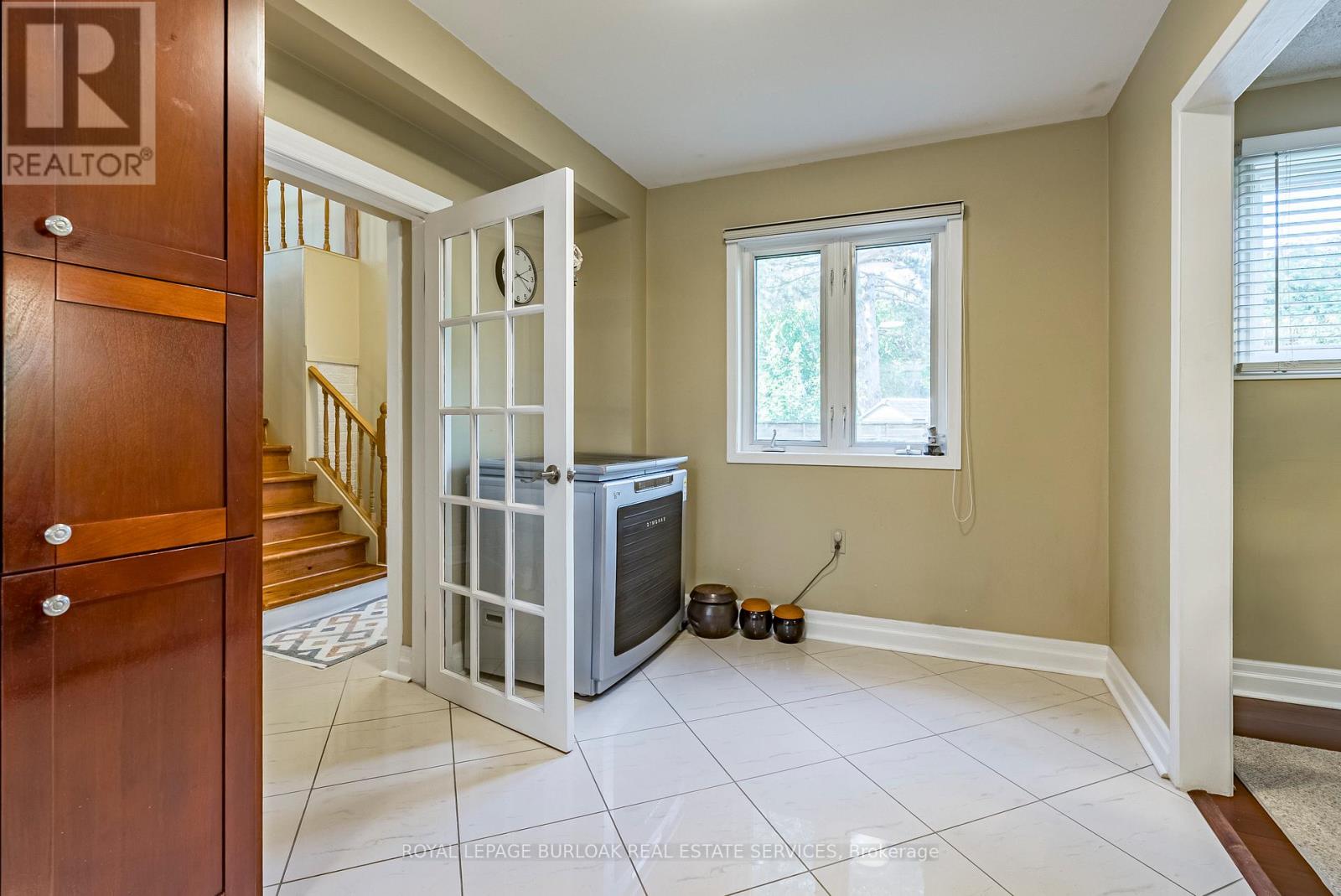 214 Vance Drive, Oakville, Ontario  L6L 3L1 - Photo 17 - W12485656