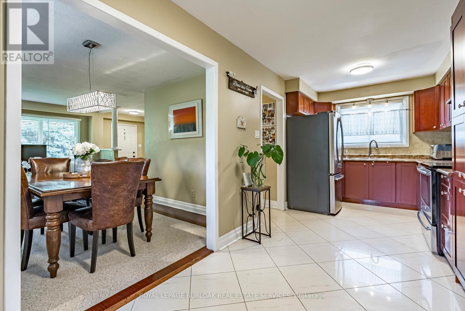 214 Vance Drive, Oakville, Ontario  L6L 3L1 - Photo 18 - W12485656