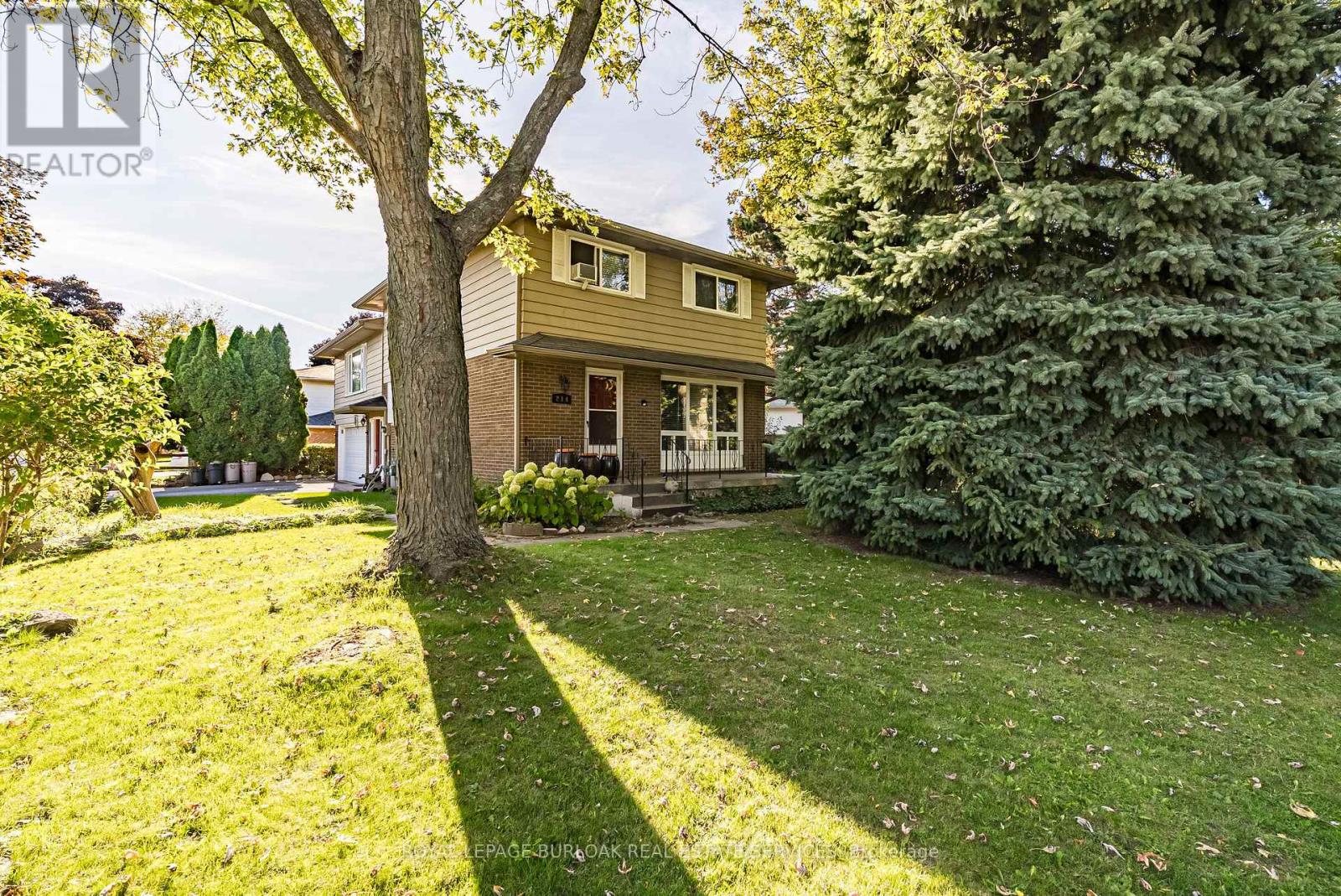 214 Vance Drive, Oakville, Ontario  L6L 3L1 - Photo 2 - W12485656