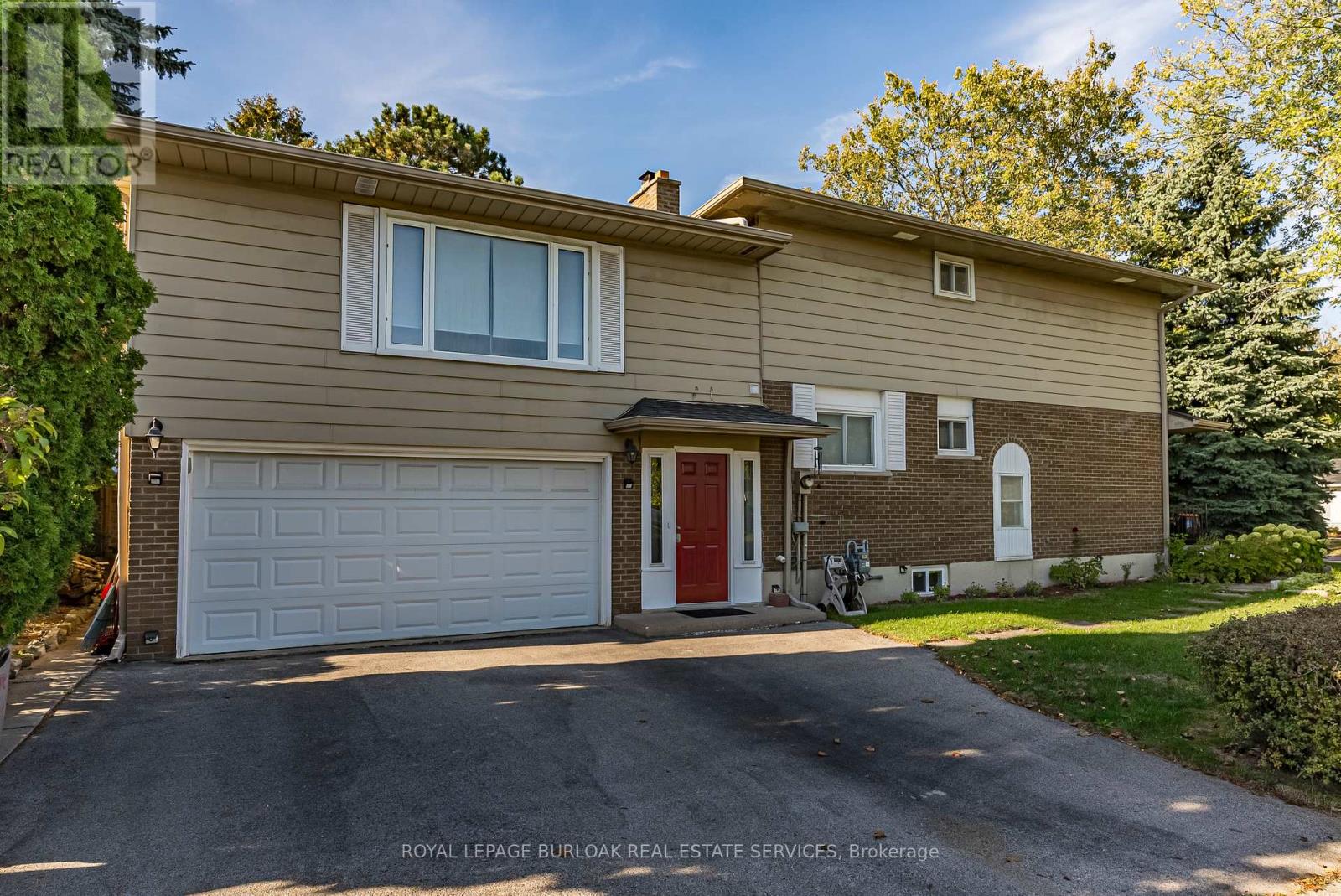 214 Vance Drive, Oakville, Ontario  L6L 3L1 - Photo 4 - W12485656