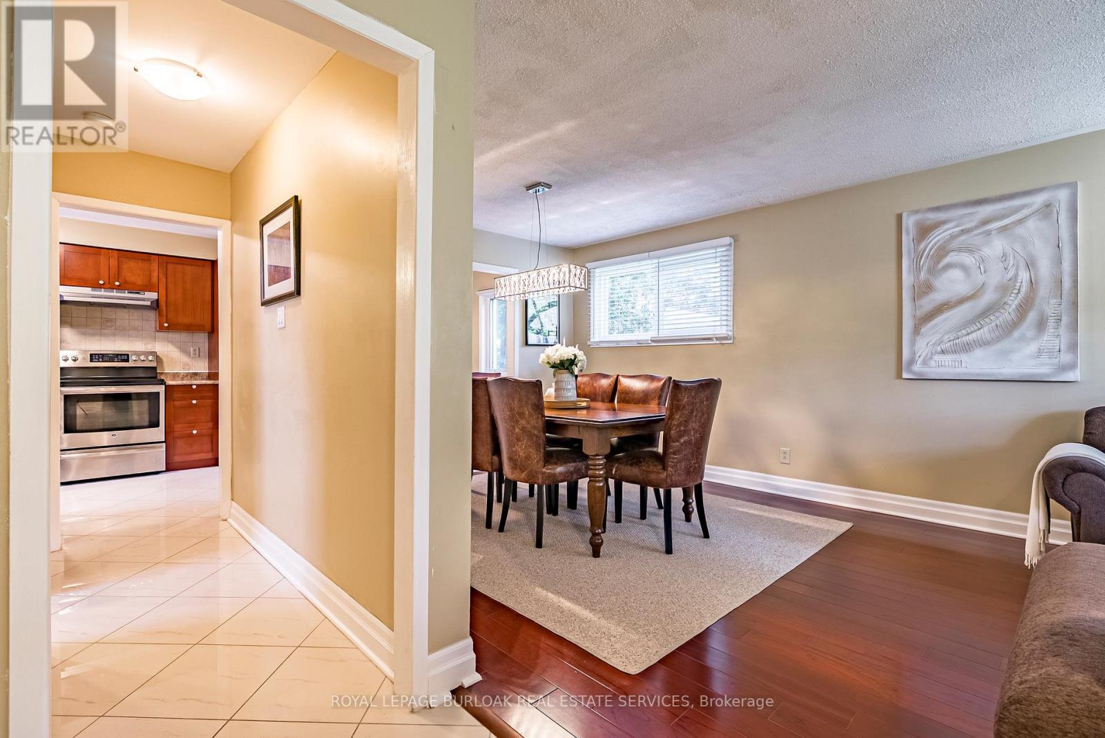 214 Vance Drive, Oakville, Ontario  L6L 3L1 - Photo 6 - W12485656