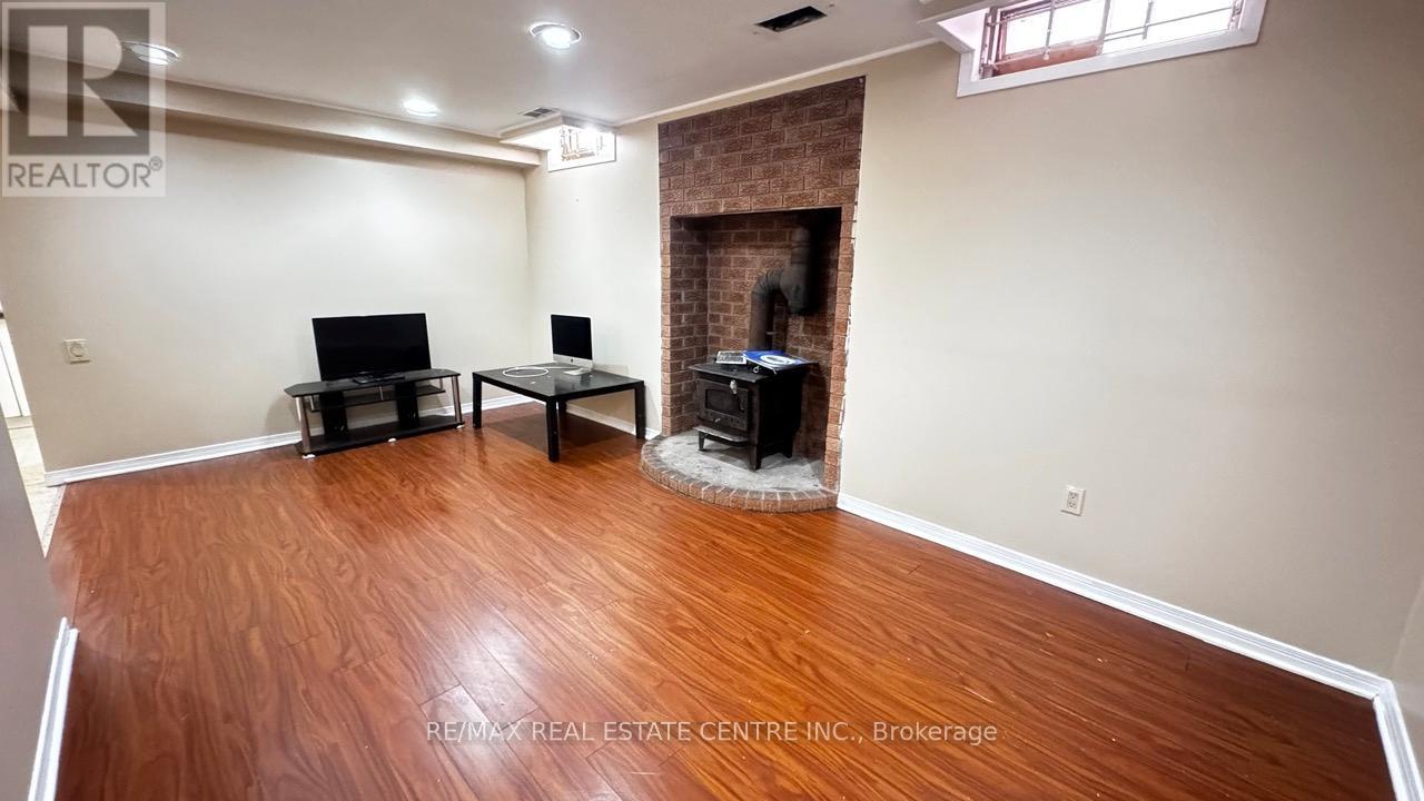 45 Wexford Road, Brampton, Ontario  L6Z 2W4 - Photo 12 - W12485664