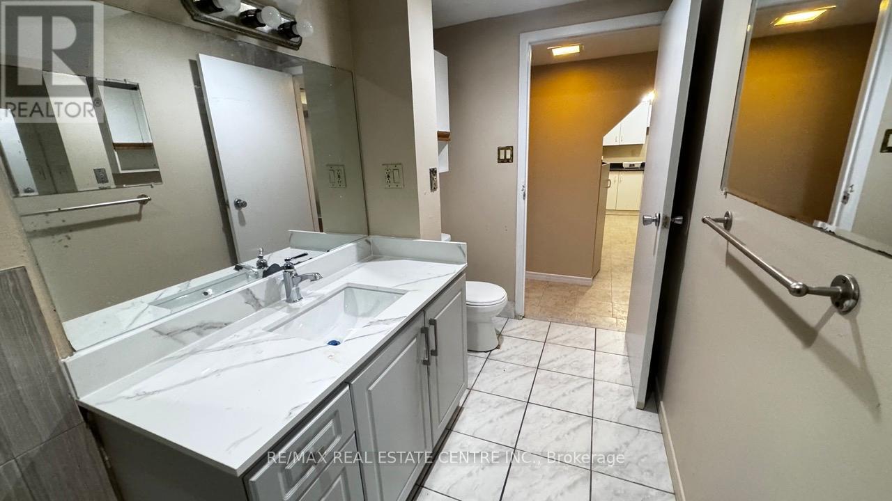 45 Wexford Road, Brampton, Ontario  L6Z 2W4 - Photo 22 - W12485664