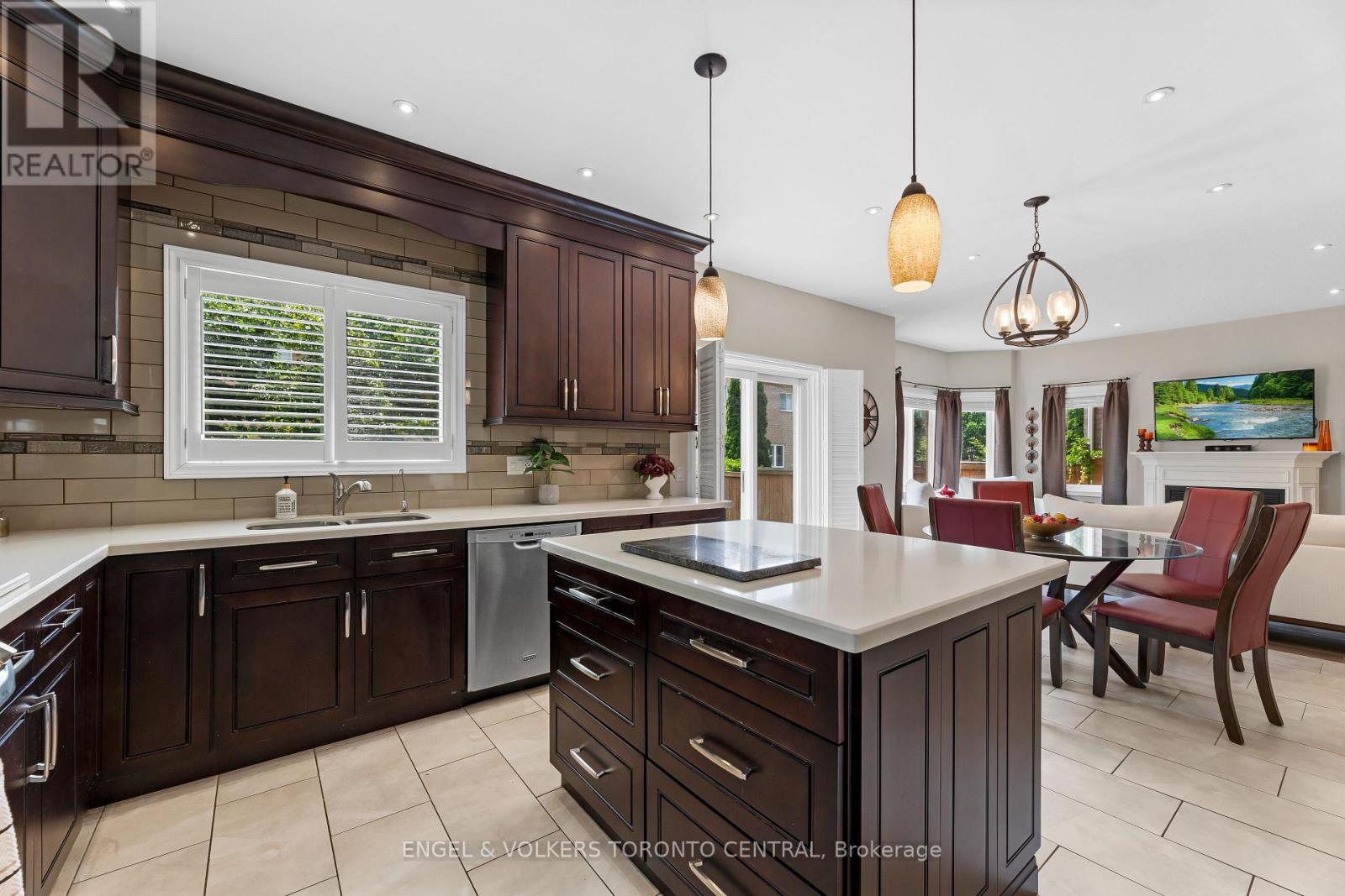 1510 Samuelson Circle, Mississauga (Meadowvale Village), Ontario  L5N 8A2 - Photo 13 - W12485711