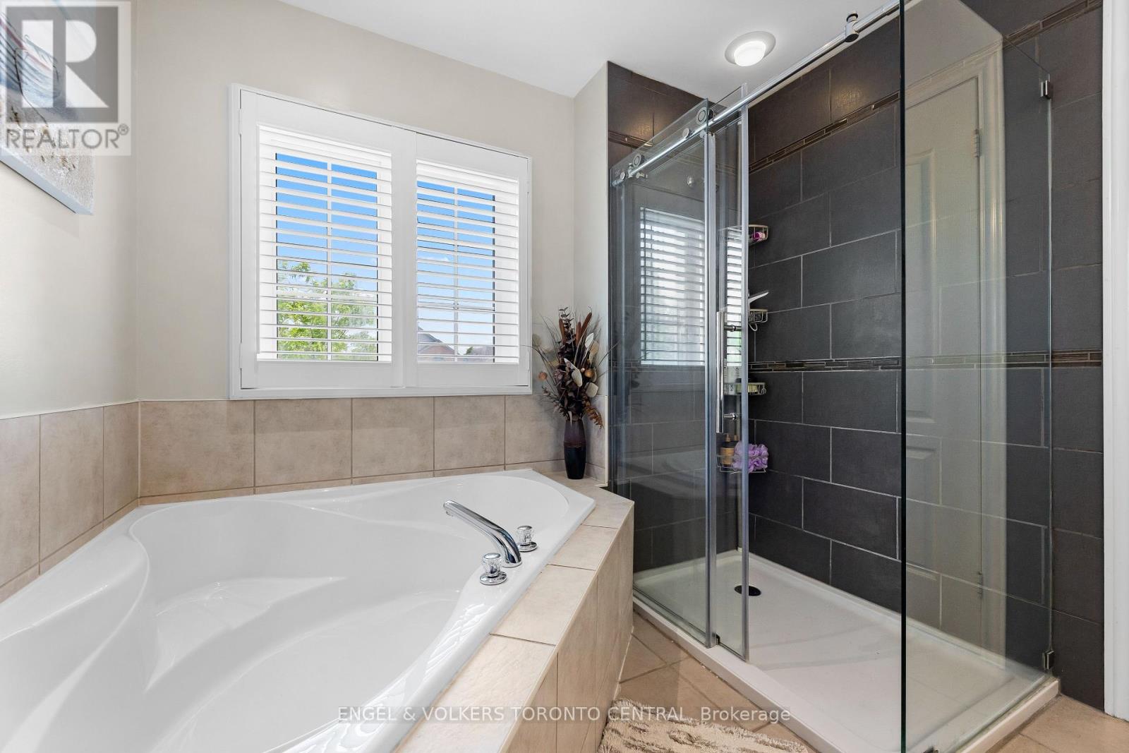 1510 Samuelson Circle, Mississauga (Meadowvale Village), Ontario  L5N 8A2 - Photo 33 - W12485711