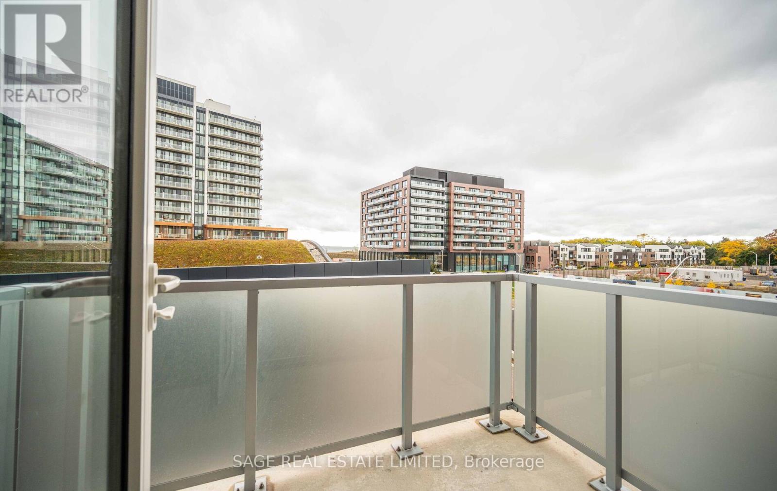 330 - 215 Lakeshore Road W, Mississauga, Ontario  L5H 0A7 - Photo 23 - W12485722