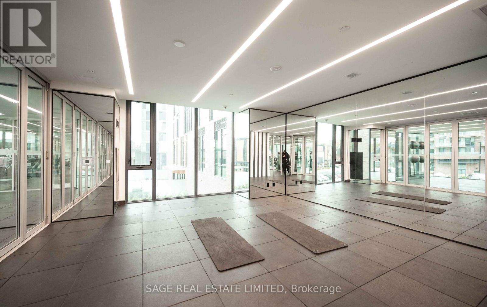 330 - 215 Lakeshore Road W, Mississauga, Ontario  L5H 0A7 - Photo 33 - W12485722