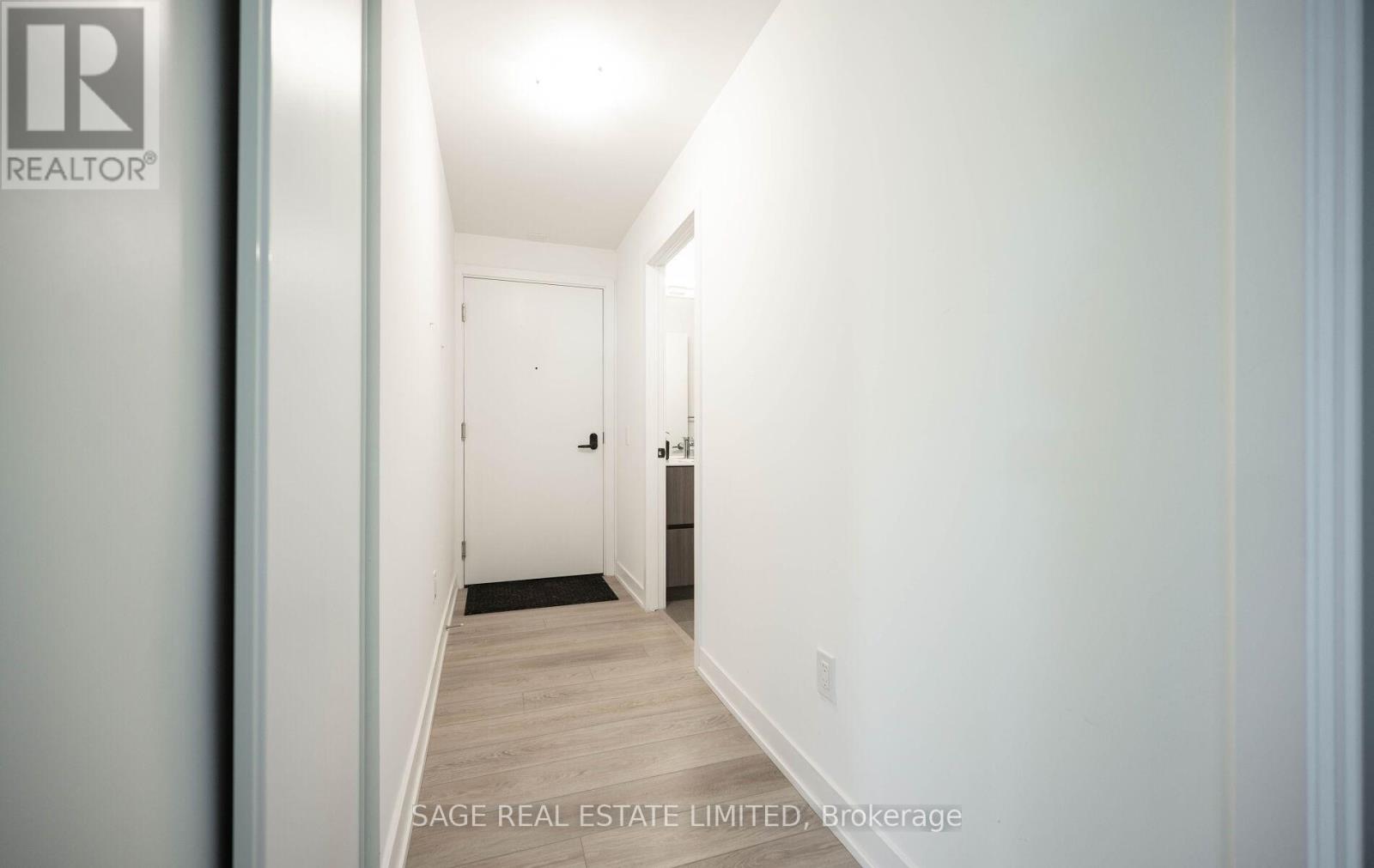 330 - 215 Lakeshore Road W, Mississauga, Ontario  L5H 0A7 - Photo 6 - W12485722