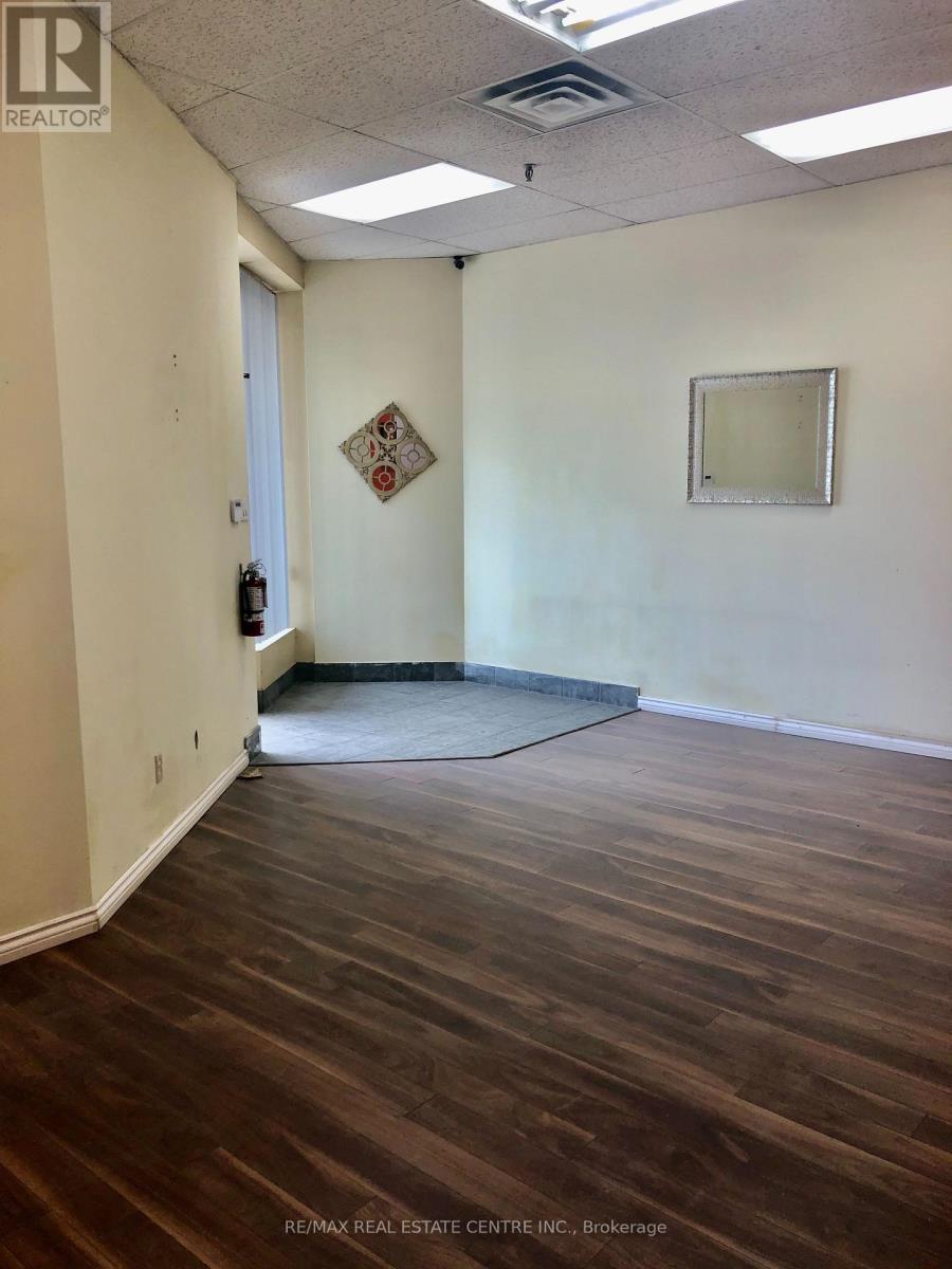 10 - 5775 Atlantic Drive, Mississauga, Ontario  L4W 4P3 - Photo 3 - W12485726