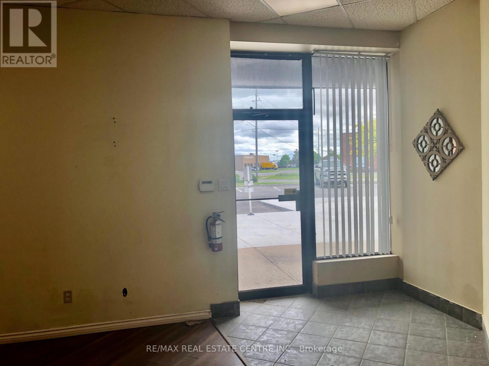 10 - 5775 Atlantic Drive, Mississauga, Ontario  L4W 4P3 - Photo 4 - W12485726