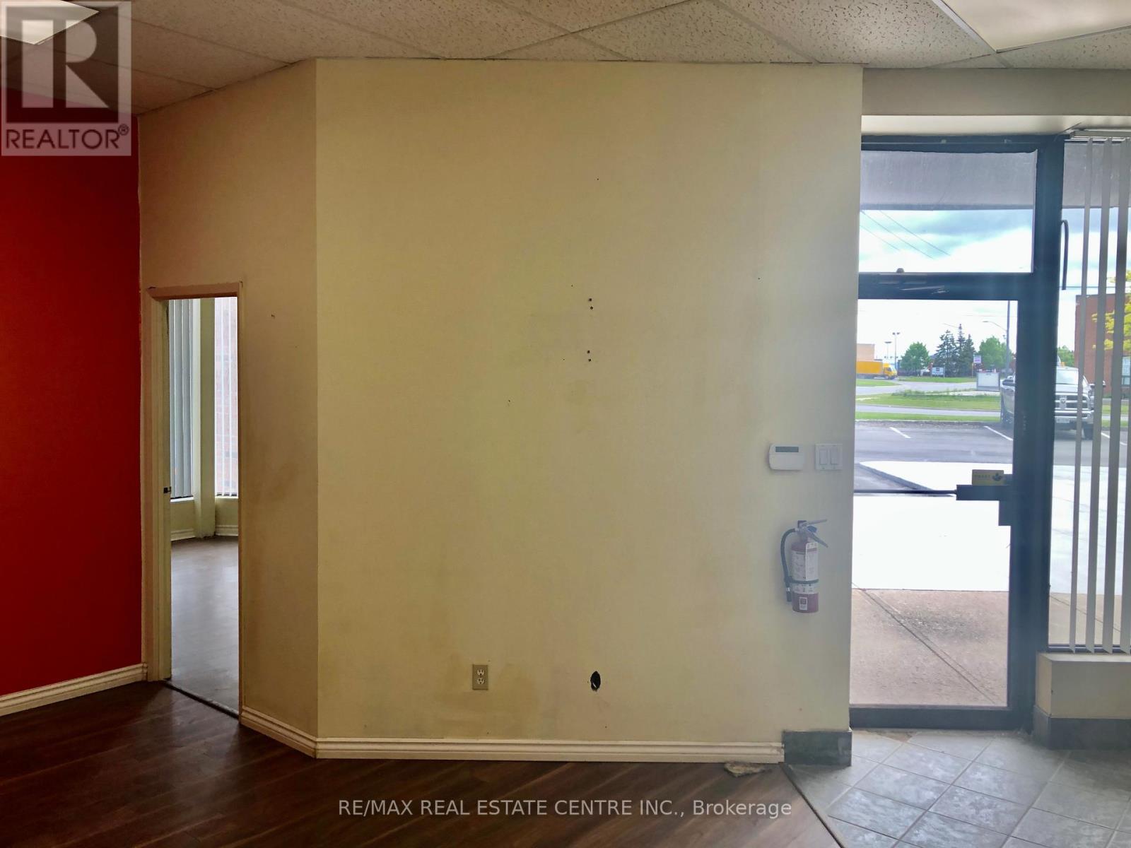 10 - 5775 Atlantic Drive, Mississauga, Ontario  L4W 4P3 - Photo 5 - W12485726