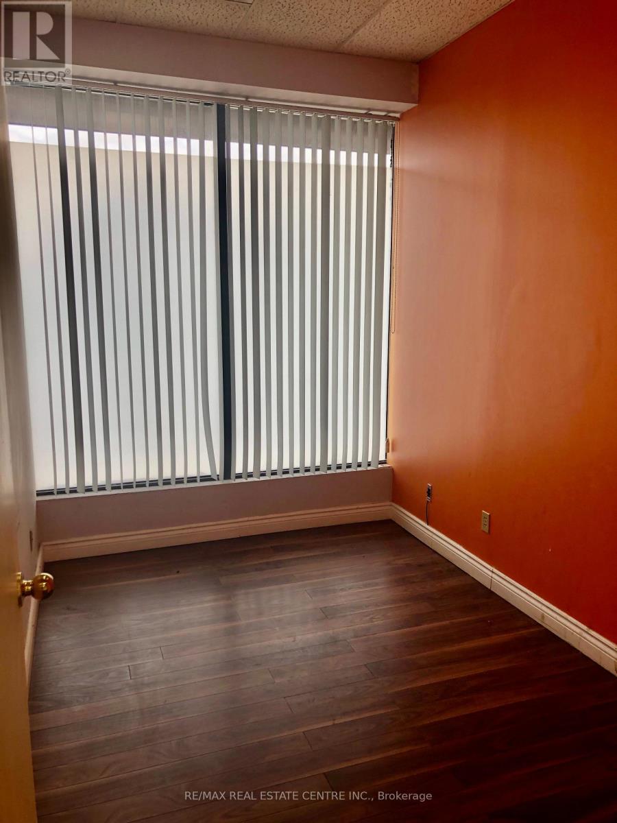 10 - 5775 Atlantic Drive, Mississauga, Ontario  L4W 4P3 - Photo 9 - W12485726