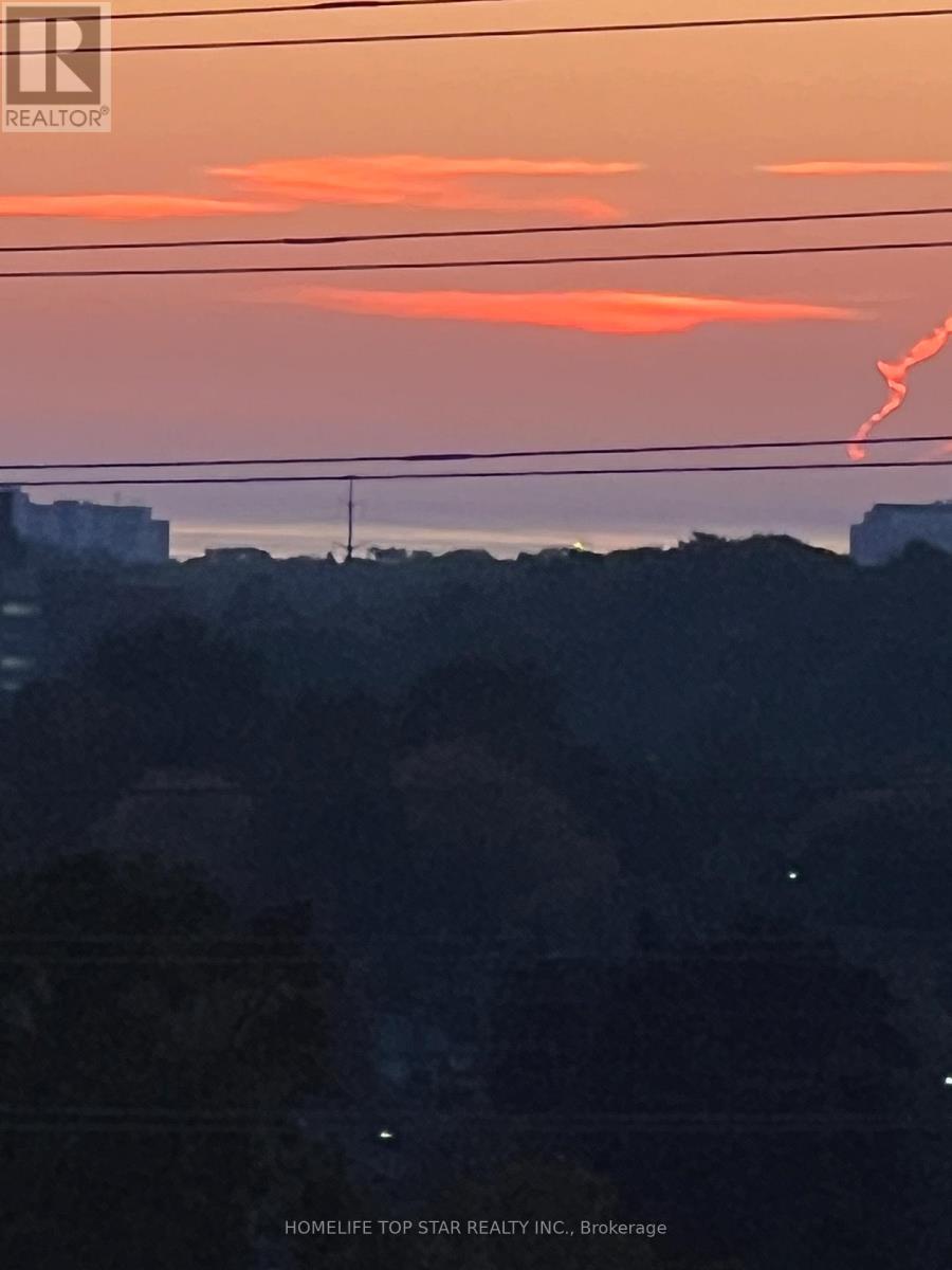 6 - 710 Neighbourhood Circle, Mississauga, Ontario  L5B 0B4 - Photo 4 - W12485730