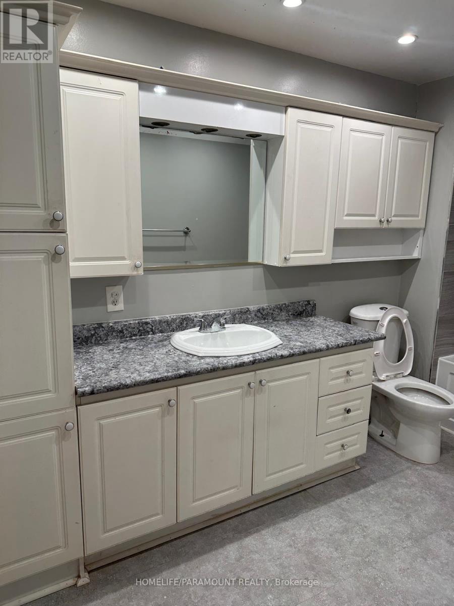 Front Unit - 151 Morton Way, Brampton, Ontario  L6Y 2P7 - Photo 10 - W12485732