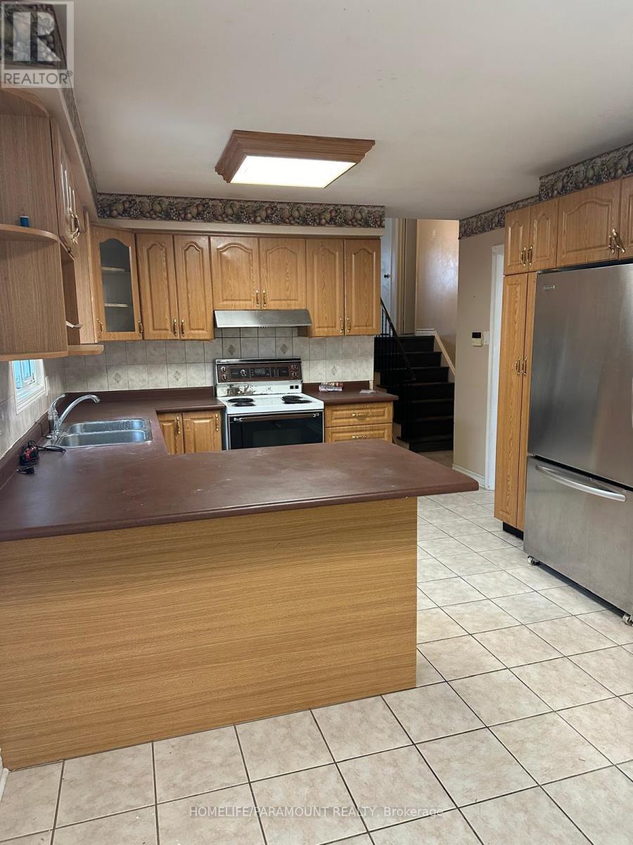 Front Unit - 151 Morton Way, Brampton, Ontario  L6Y 2P7 - Photo 5 - W12485732