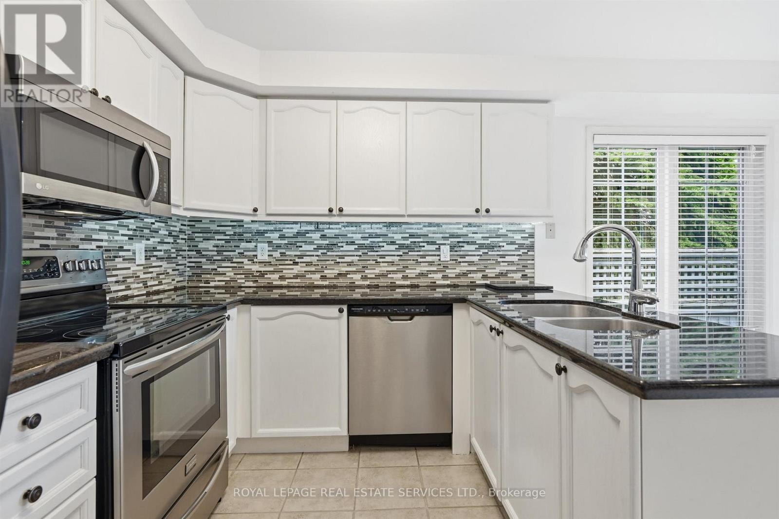 1324 Ashwood Terrace, Oakville, Ontario  L6M 4A7 - Photo 10 - W12485756